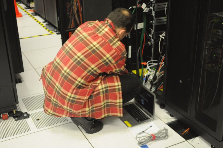 Cuántas visitas aguanta un hosting compartido (y cuándo cambiar de plan)